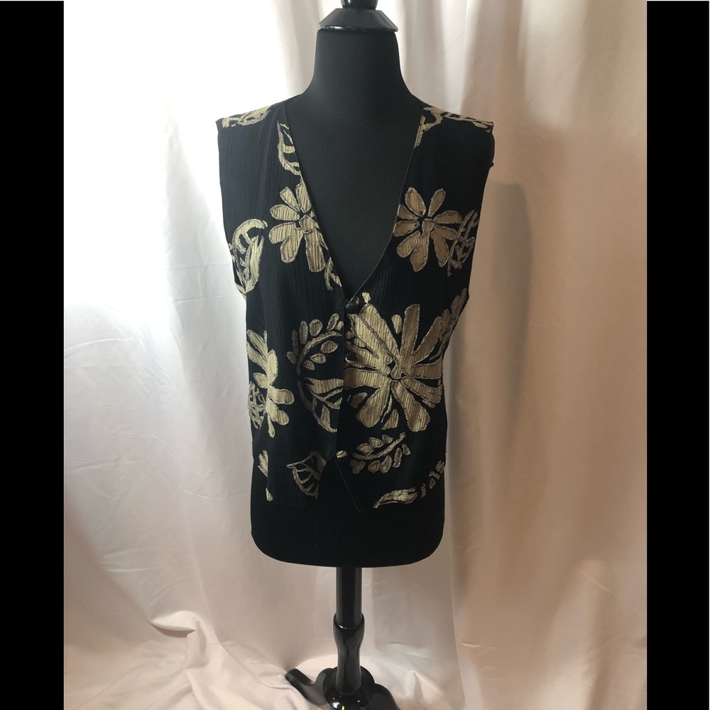 Halsey Collection 💯 cotton vest!